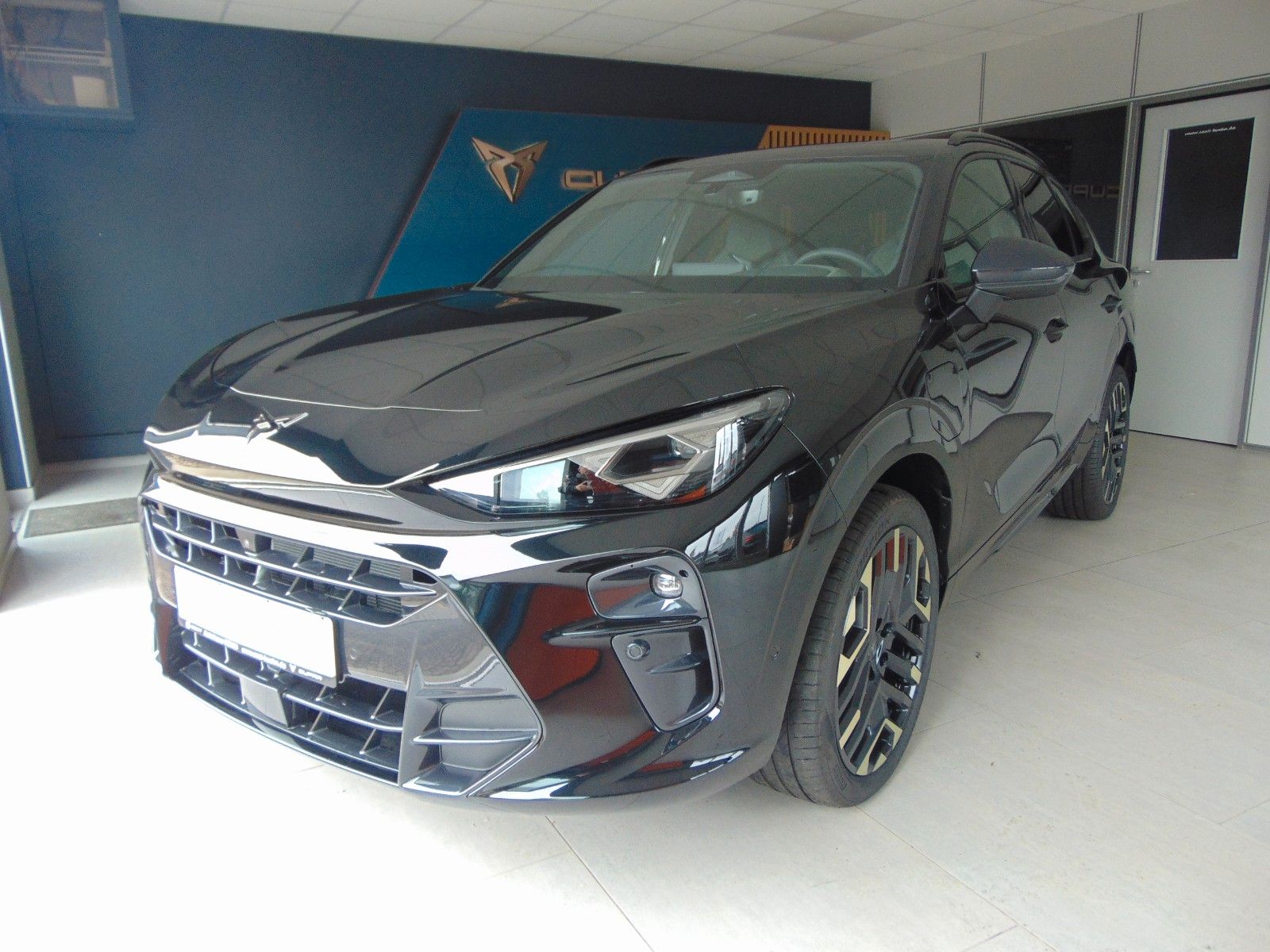 Cupra Terramar 1.5 e-Hybrid 200 kW VZ Tribe Edition