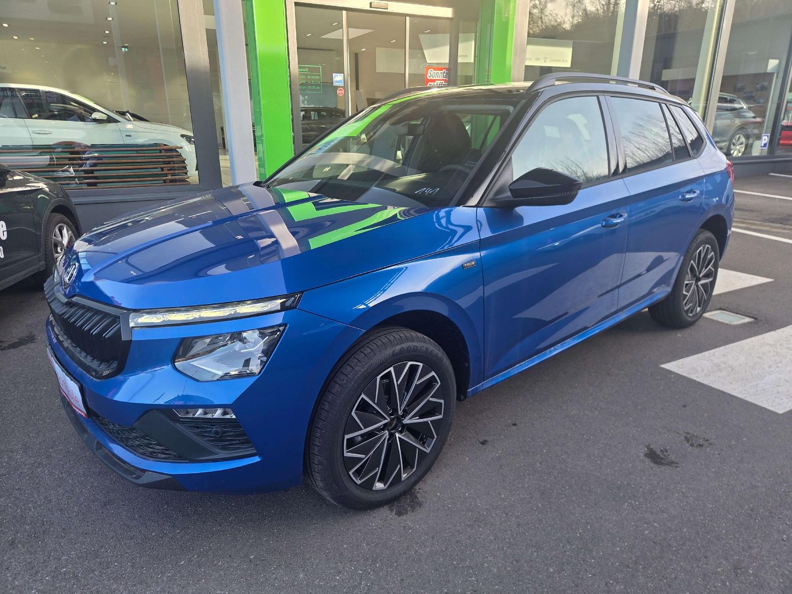 SKODA KAMIQ Sondermodell mit Dach Schwarz / Fzg BlauMe