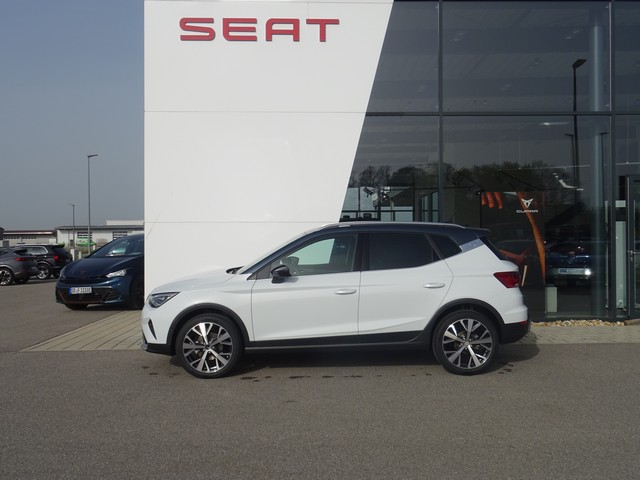 Seat Arona 1.0 TSI Xperience 110PS Navi Voll-LED AHK-Vorb. Parklenk. Kamera ACC Sitzheiz. 18´´Alu