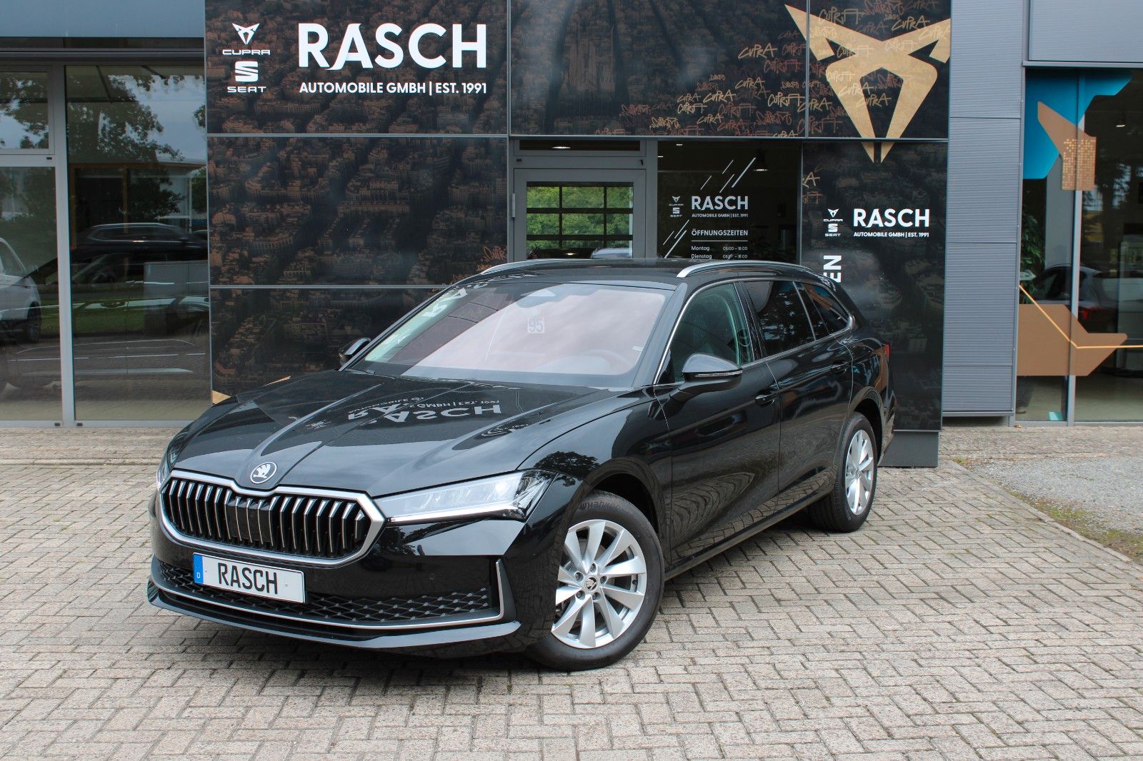 SKODA SUPERB COMBI 2.0 TDI NEUES MODELL!+NAVI+SHZ+ACC